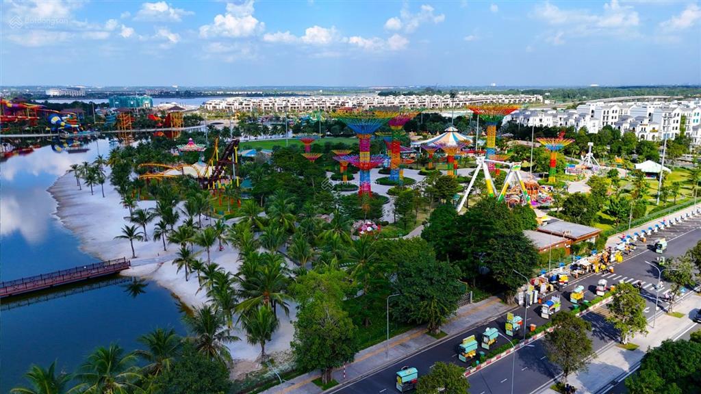 Bán hàng ngộp  nhà phố 5 lầu manhattan glory 21,5 tỷ  144m2 rẻ duy nhất dự án vinhomes q9