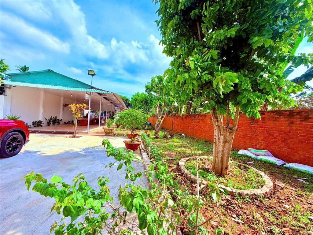 Bán đất tại 82, phường tam long, 4,999 tỷ, 591m2, thổ cư 100m2,mặt tiền rông 14m, đường rộng 20m