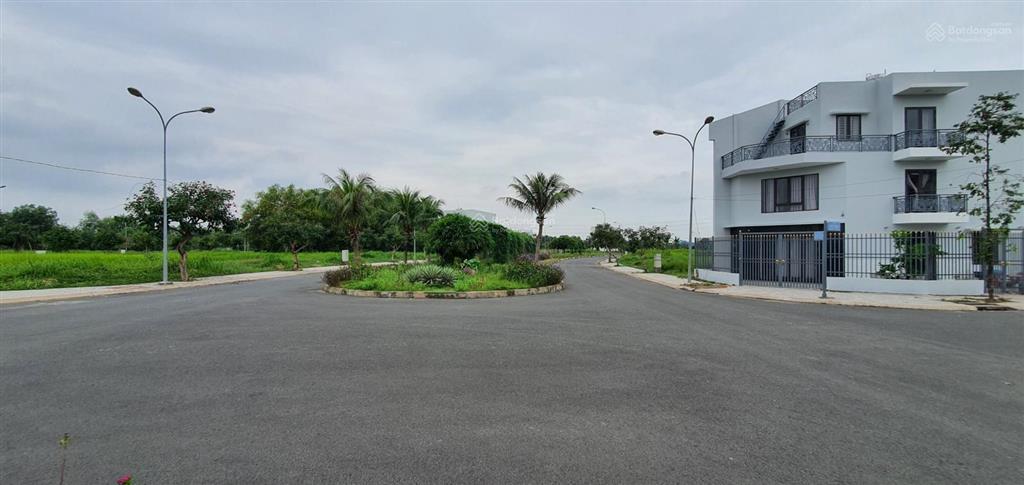 Bán lô sổ hồng g2 view về công viên trung tâm và nhà tre, giá 1,2 tỷ,  ngay