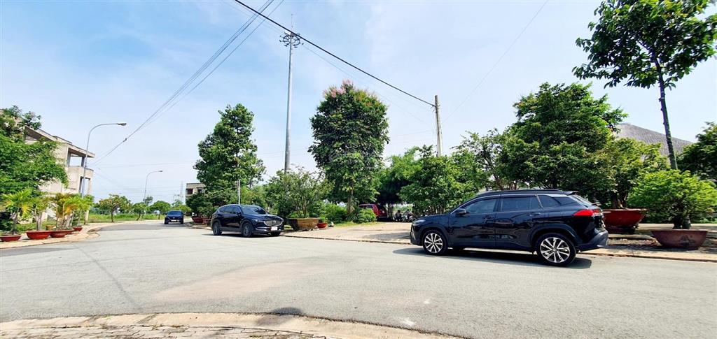 Bán lô sổ hồng g2 view về công viên trung tâm và nhà tre, giá 1,2 tỷ,  ngay