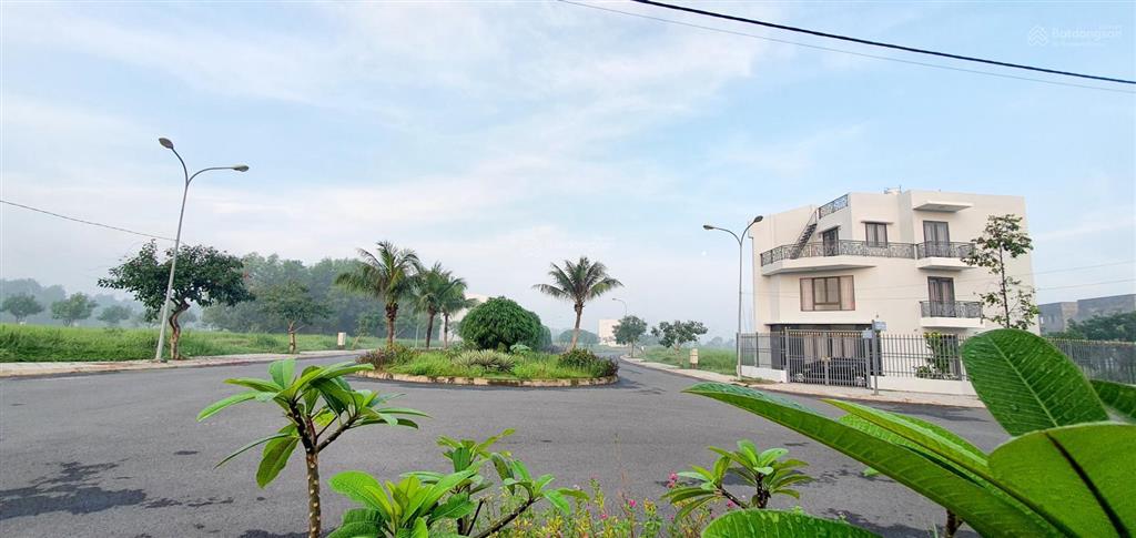 Bán lô sổ hồng g2 view về công viên trung tâm và nhà tre, giá 1,2 tỷ,  ngay