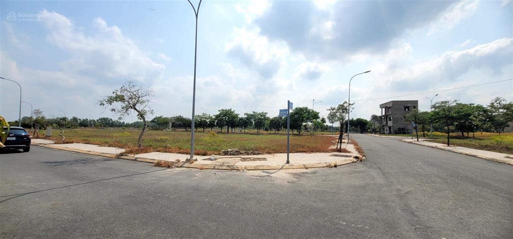 Bán lô sổ hồng g2 view về công viên trung tâm và nhà tre, giá 1,2 tỷ,  ngay