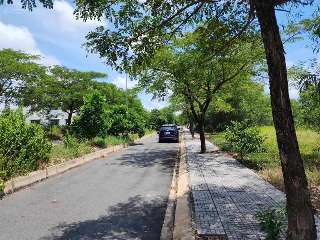 Bán lô sổ hồng g2 view về công viên trung tâm và nhà tre, giá 1,2 tỷ,  ngay