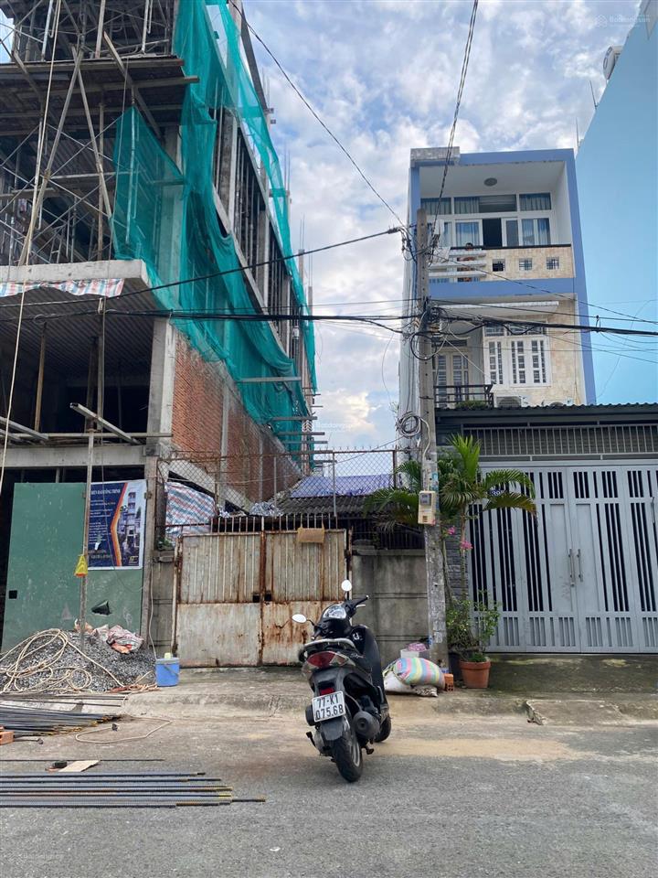 Bán nhà cấp 4 đường 9m tân thuận tây dt 4x23 (92m2) tiện xây mới giá 14tỷ5   0903 315 *** a huy