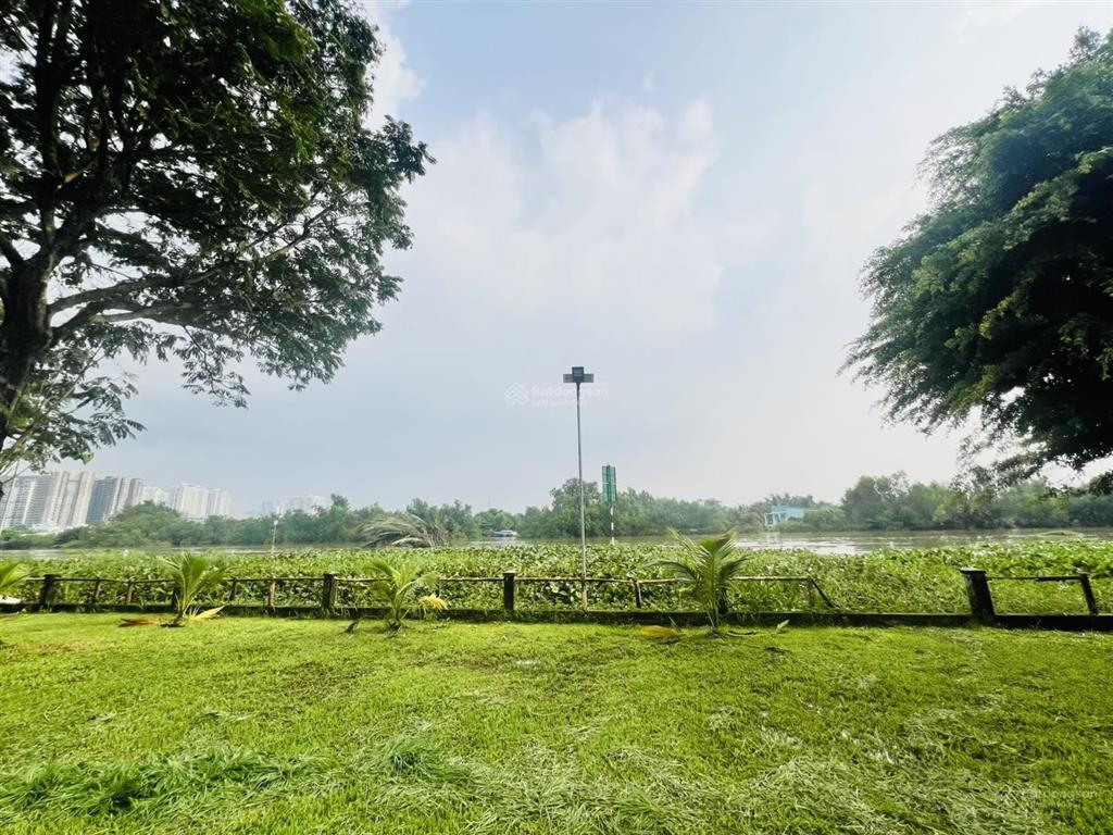 Hàng kín lô góc 2 mặt tiền đường số 8  giá 1x. tỷ  0903 315 *** để biết thêm thông tin