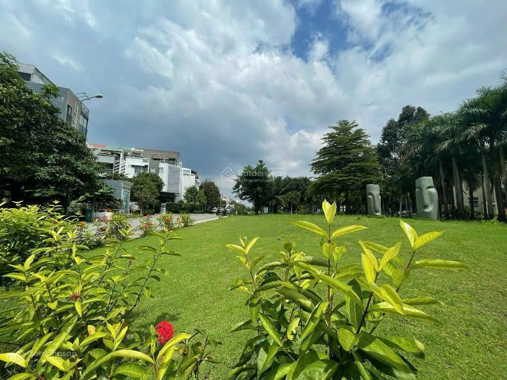 Hàng hot góc mặt tiền hoàng quốc việt  dt 6x22m 132m2  giá 19 tỷ