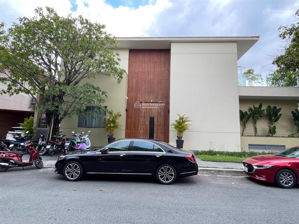 Siêu phẩm bt compound phú gia 330m2 với 7pn, đối diện công viên hồ bán nguyệt. giá 149 tỷ