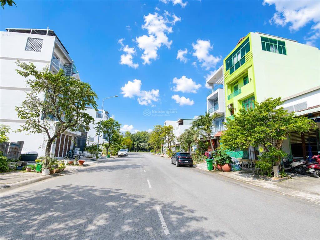 Lô đất 90m2 mặt tiền đường d1 lộ giới 20m phù hợp chdv, văn phòng, showroom chỉ 12 tỷ