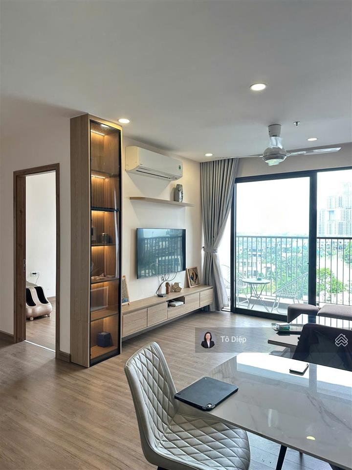 Bán cc sky oasis, 6,7 tỷ, 97m2, 3pn, 2wc  đông nam view hồ cực hiếm