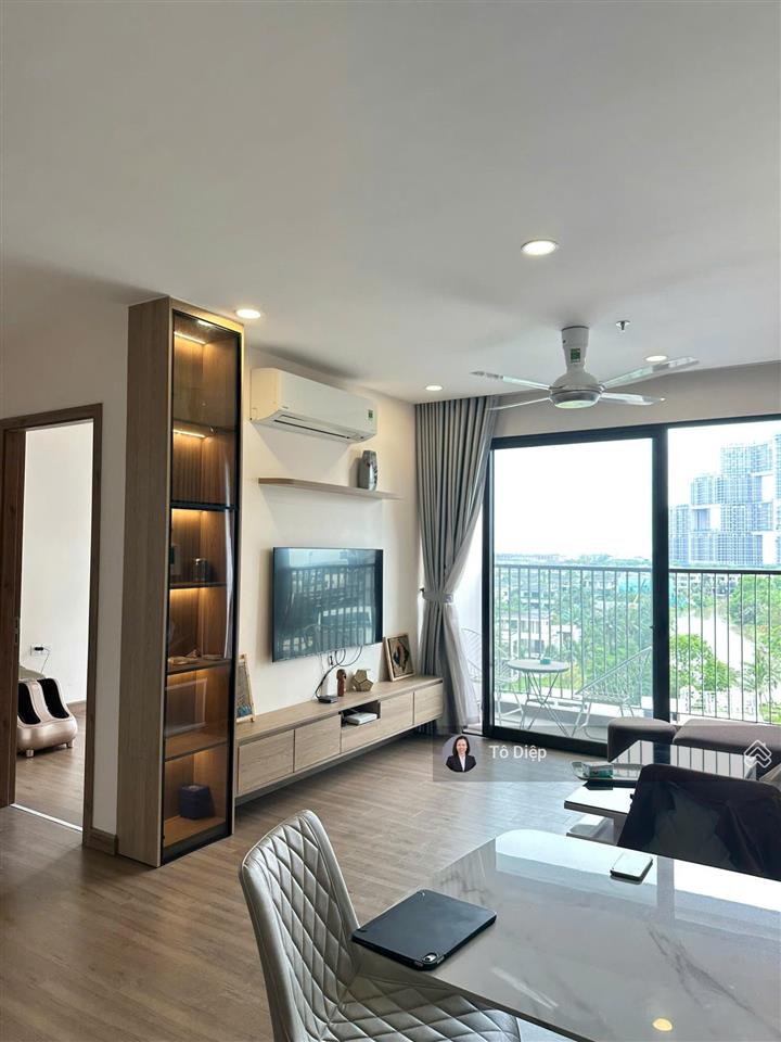 Bán cc sky oasis, 6,7 tỷ, 97m2, 3pn, 2wc  đông nam view hồ cực hiếm