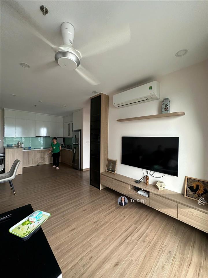 Bán cc sky oasis, 6,7 tỷ, 97m2, 3pn, 2wc  đông nam view hồ cực hiếm