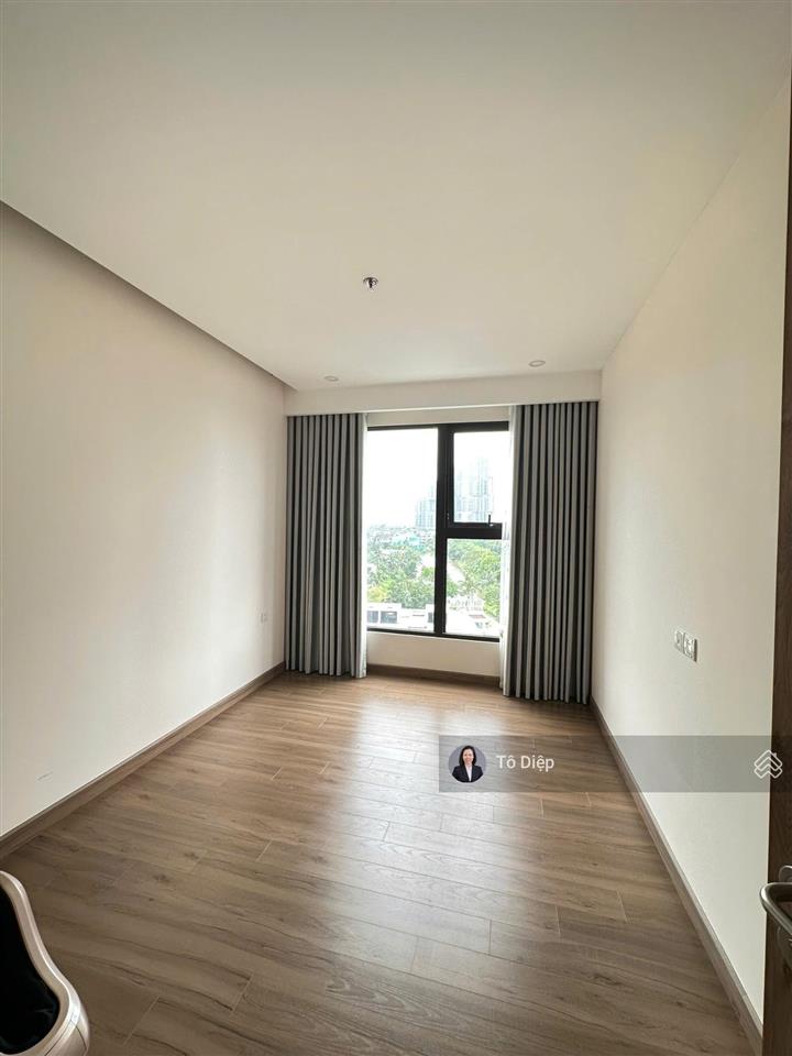 Bán cc sky oasis, 6,7 tỷ, 97m2, 3pn, 2wc  đông nam view hồ cực hiếm