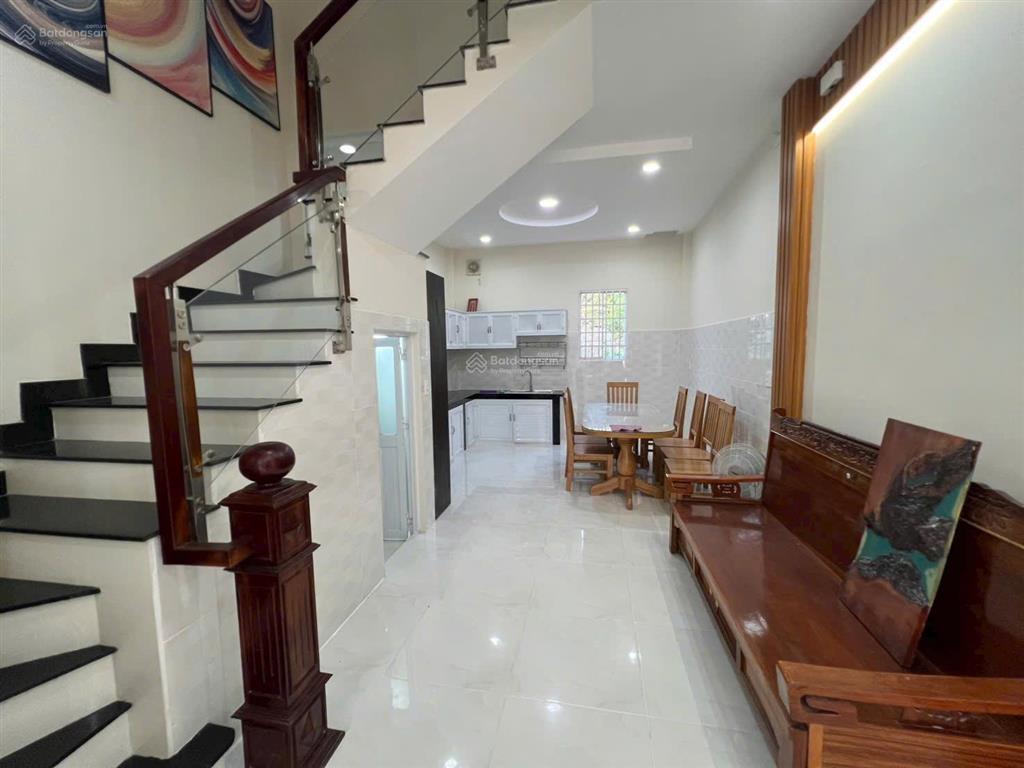 Bán nhà mặt phố tại samsung village, 6,9 tỷ, 137 m2, pháp lý đầy đủ, nội thất đầy đủ