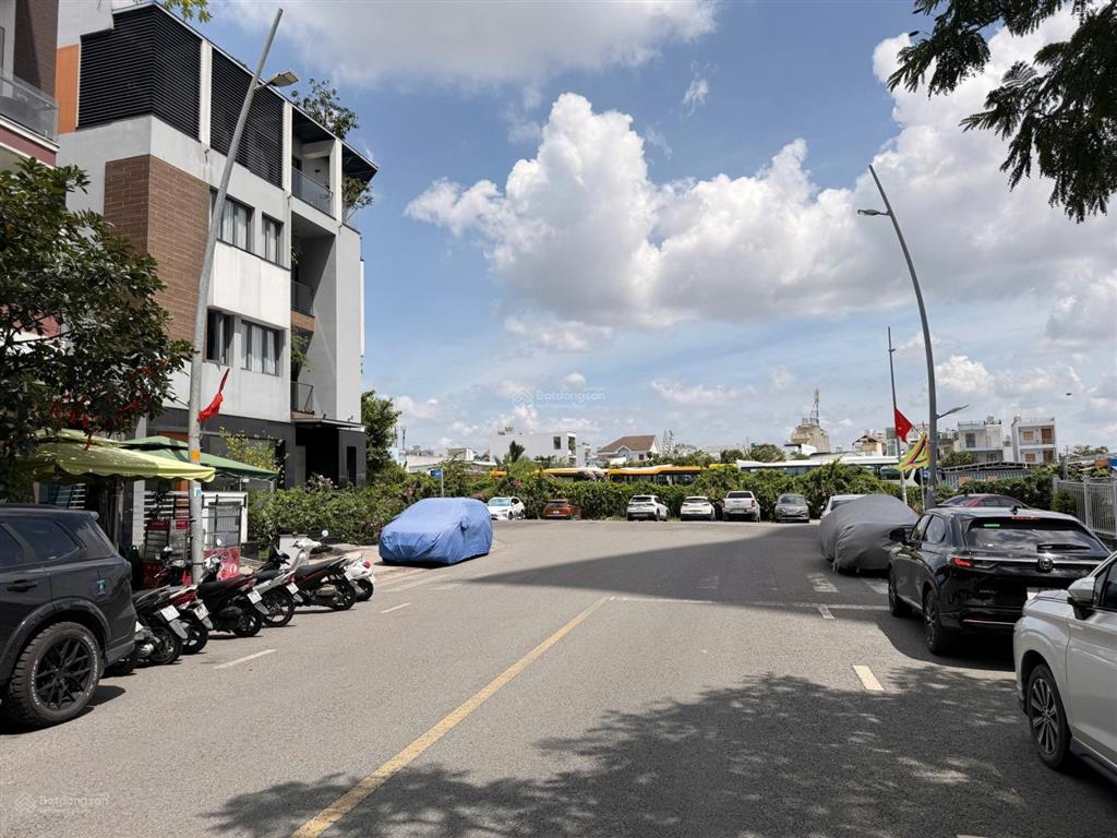 Cho thuê nhà phố giá tốt  đối diện chung cư jamona city | đường d4  rộng 20m