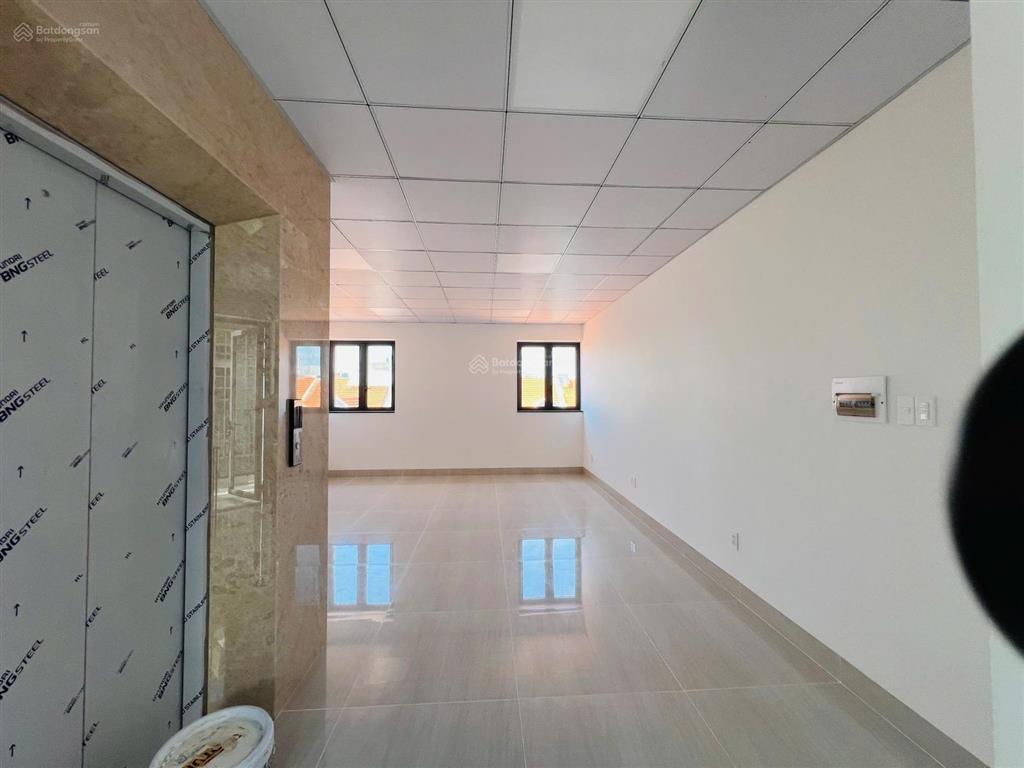 Cho thuê nhà phố kdc him lam  có thang máy  giá 50 triệu