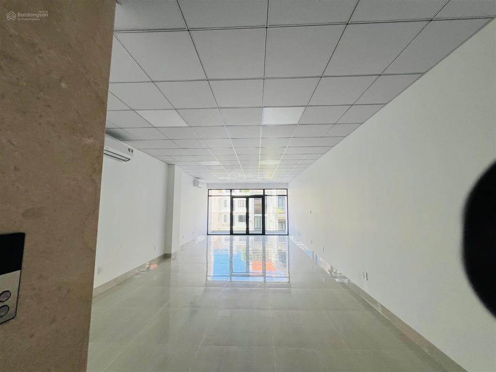 Cho thuê nhà phố kdc him lam  có thang máy  giá 50 triệu