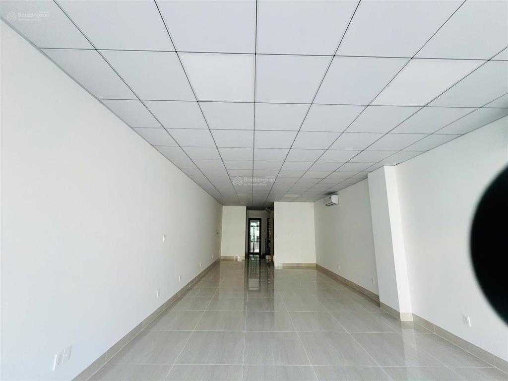 Cho thuê nhà phố kdc him lam  có thang máy  giá 50 triệu