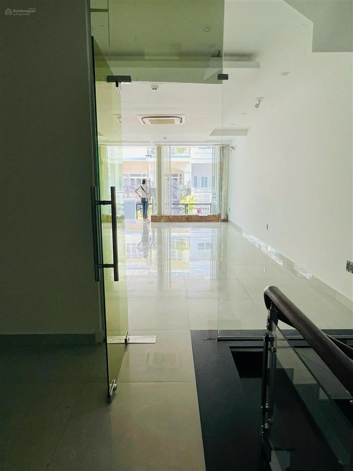 Cho thuê nhà phố kdc him lam  vị trí đẹp dễ kinh doanh  đường số 2