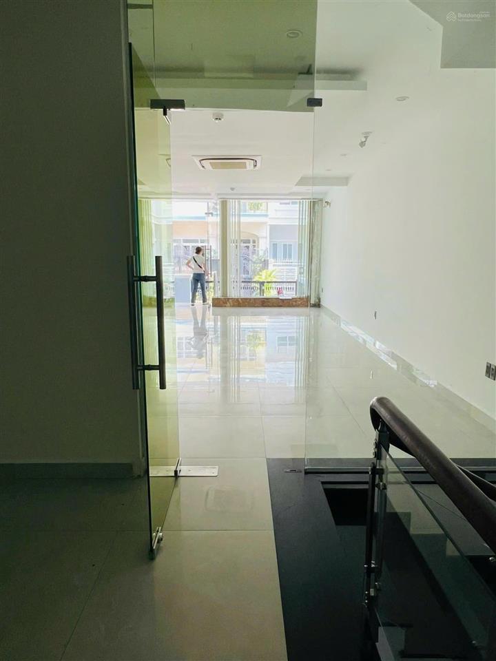 Cho thuê nhà phố kdc him lam  vị trí đẹp dễ kinh doanh  đường số 2
