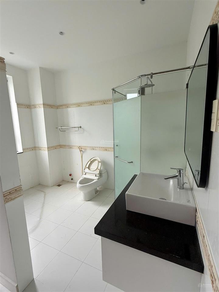 Biệt thự sadeco diện tích 300m2 cực rộng giá thuê chỉ 40 triệu/tháng