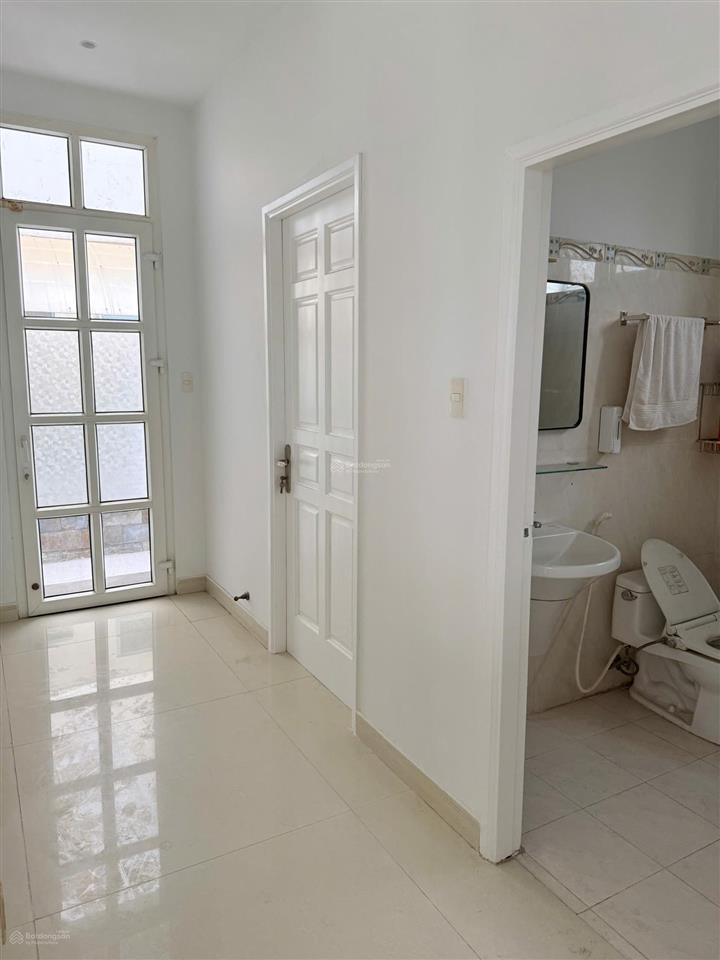 Biệt thự sadeco diện tích 300m2 cực rộng giá thuê chỉ 40 triệu/tháng