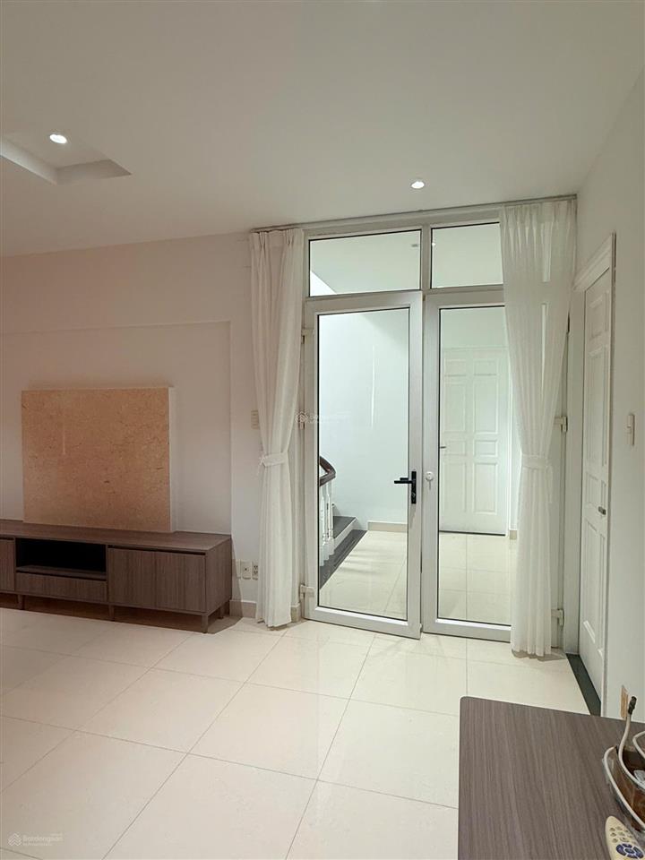 Biệt thự sadeco diện tích 300m2 cực rộng giá thuê chỉ 40 triệu/tháng