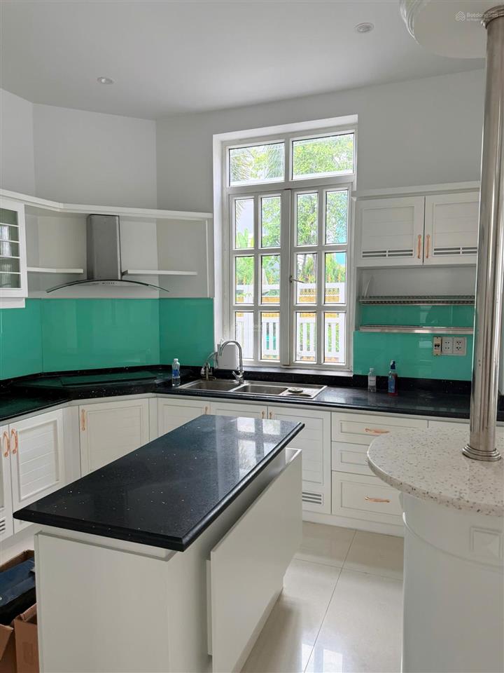 Biệt thự sadeco diện tích 300m2 cực rộng giá thuê chỉ 40 triệu/tháng