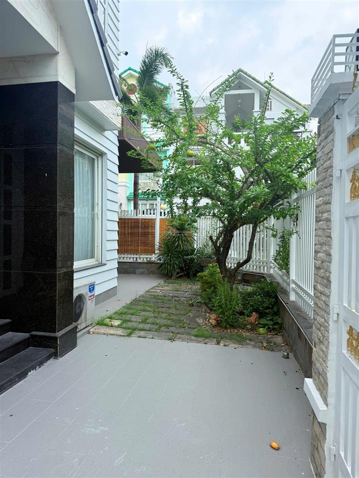 Biệt thự sadeco diện tích 300m2 cực rộng giá thuê chỉ 40 triệu/tháng