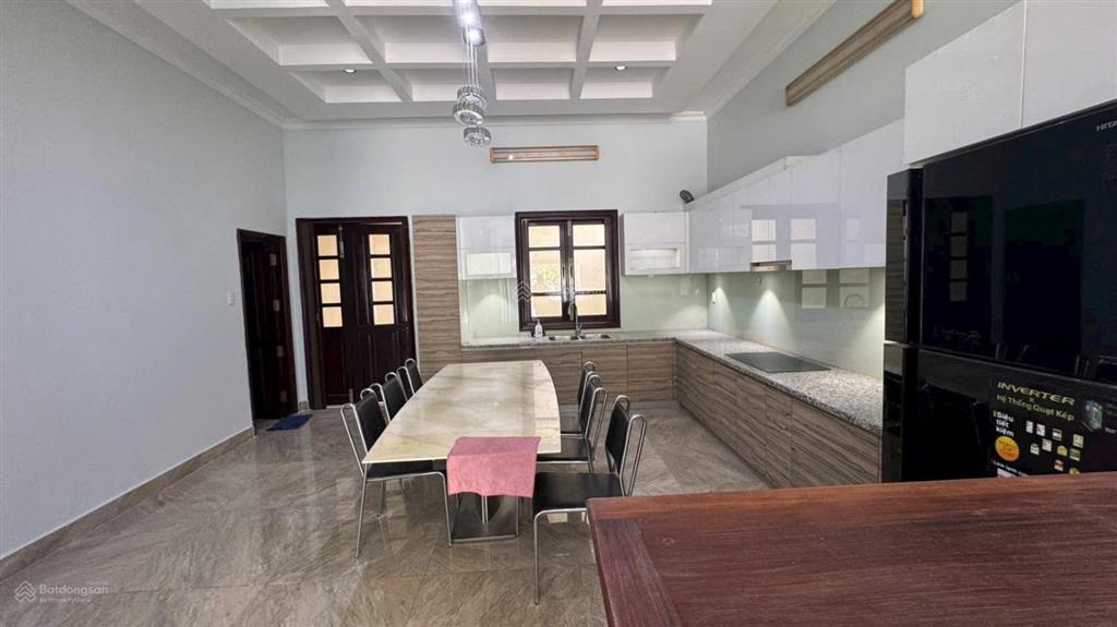 Biệt thự mặt tiền đường phú thuận rộng 30m ngang 8m cực đẹp có thang máy