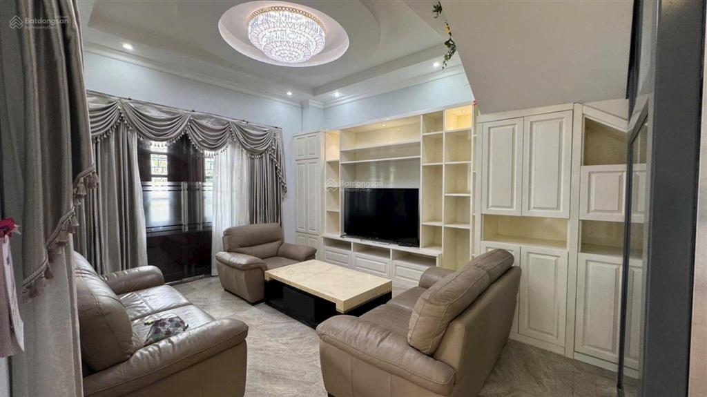 Biệt thự mặt tiền đường phú thuận rộng 30m ngang 8m cực đẹp có thang máy