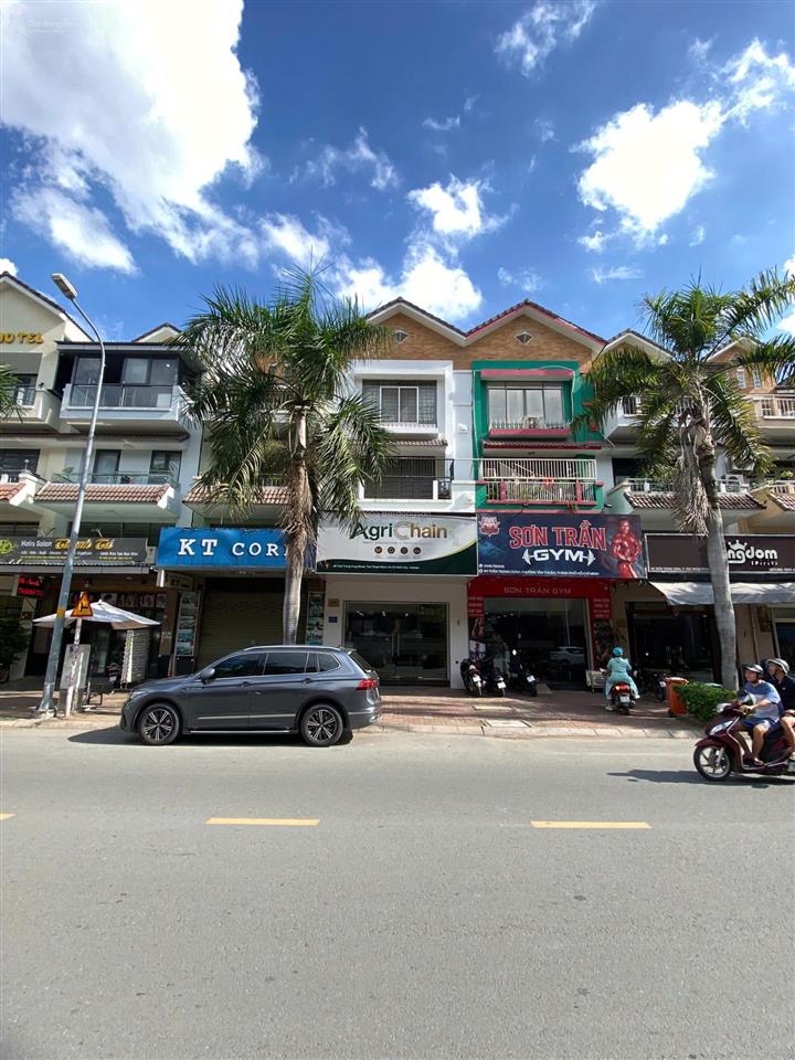Cho thuê nhà đối diện vincom đường trần trọng cung 30m  45 triệu