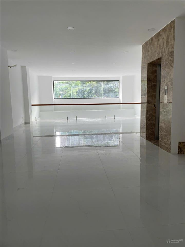 Chủ nhà kẹt tiền cần bán gấp căn 100m giá 19 tỷ, sổ hoàn công