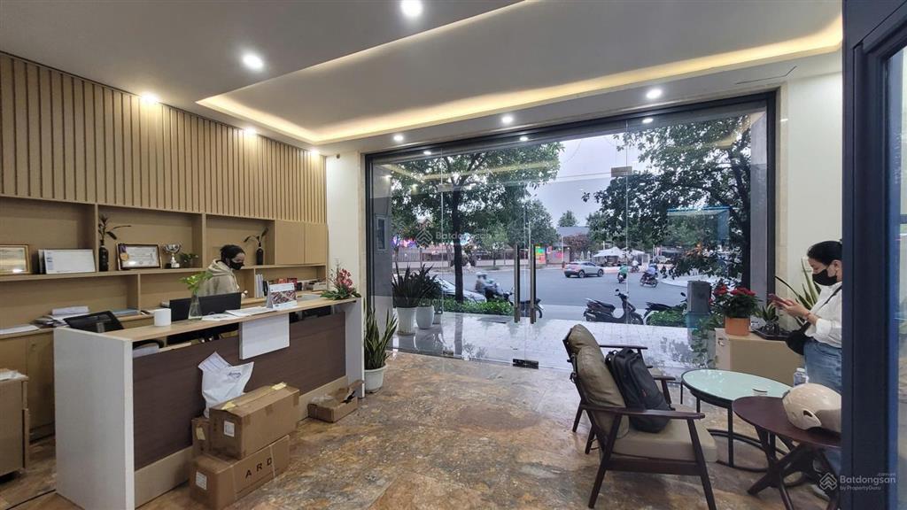 Chủ nhà kẹt tiền cần bán gấp căn 100m giá 19 tỷ, sổ hoàn công