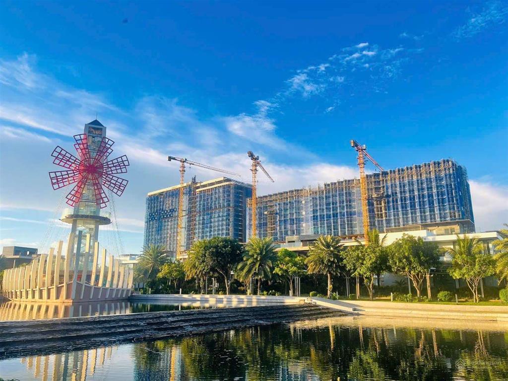 Cọc 50 triệu cho đến khi nhận nhà  tòa tháp đã cất nóc chuẩn bị bàn giao