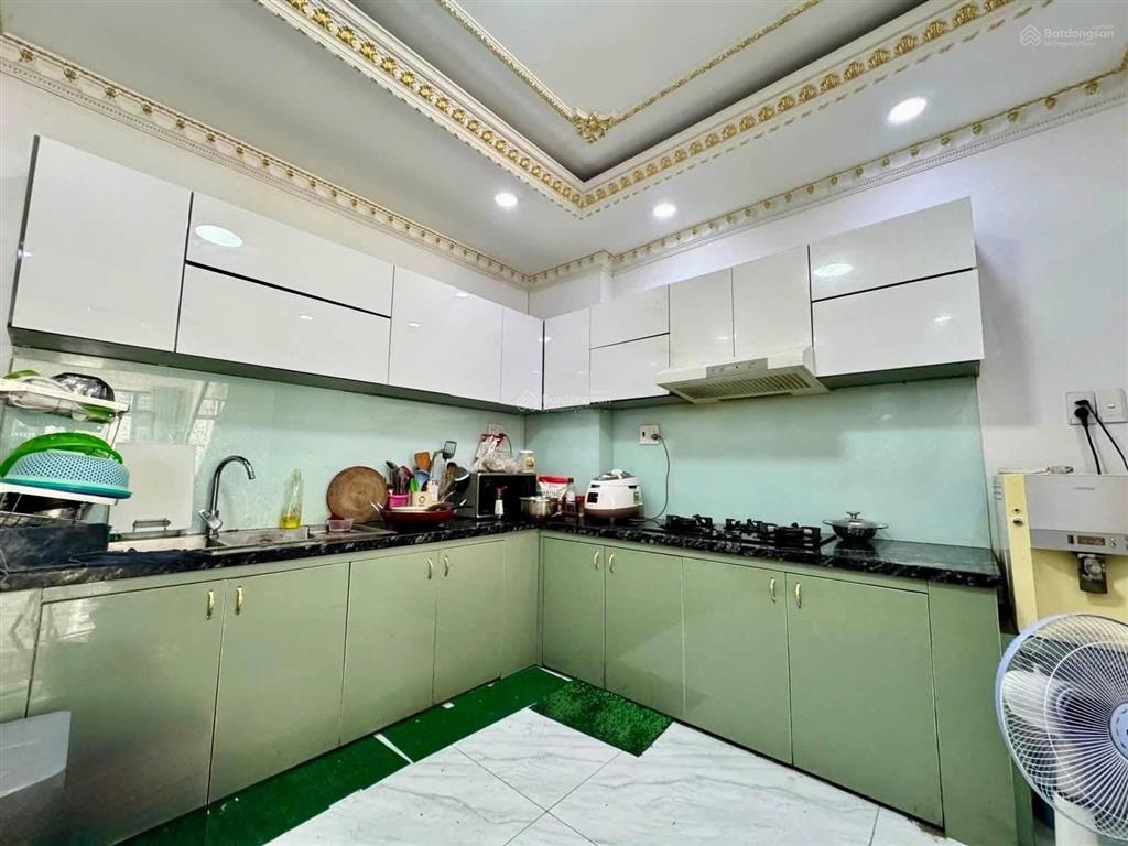 Nhà 1 trệt, 4 lầu, sân thượng cực đẹp, xe hơi ngủ trong nhà, ngay đường số 2, p. thủ đức