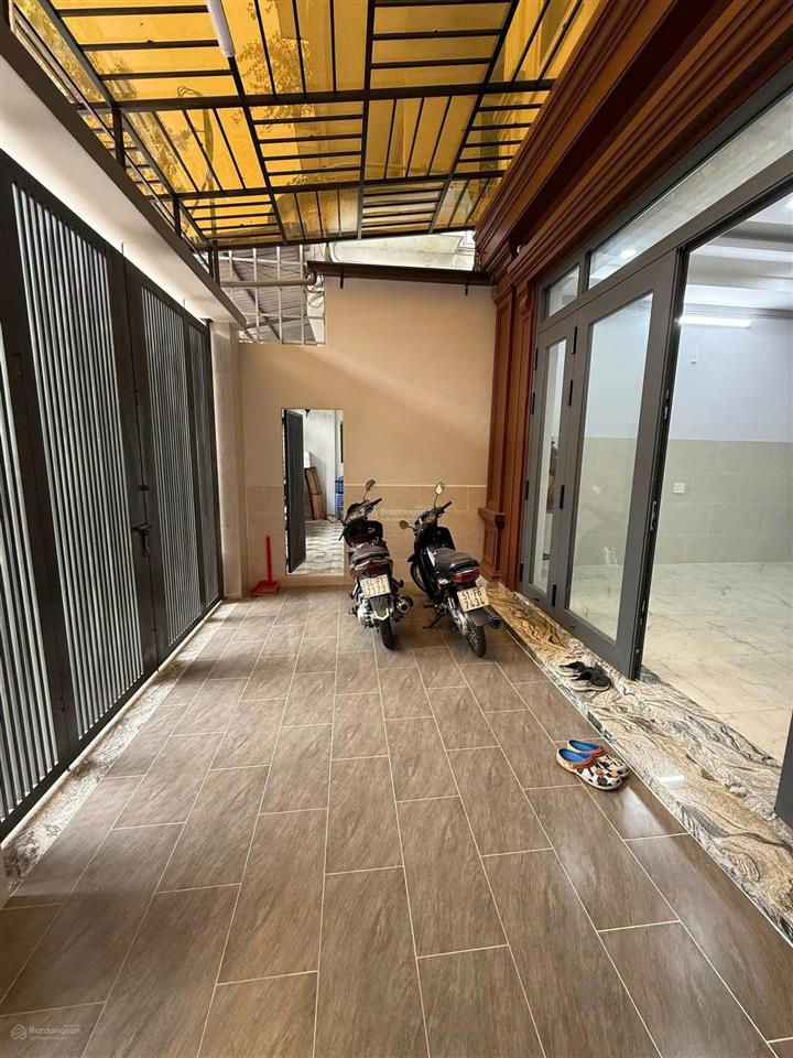 Chdv 5 tầng cao cấp, mới xây siêu vip ngay đại học cảnh sát, đh ngân hàng. dòng tiền 80tr/tháng