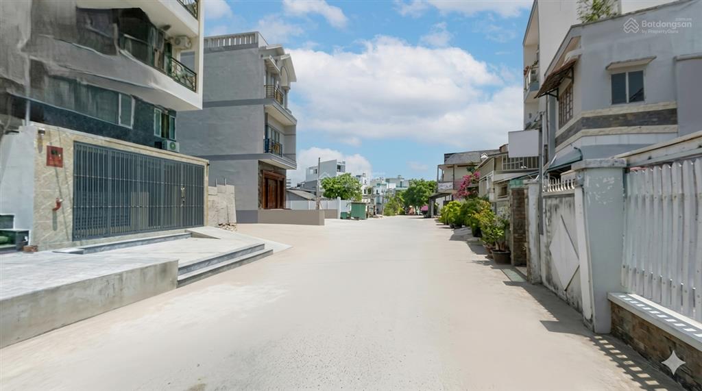 Chdv siêu ngon, không có căn thứ 2, ngay chợ thủ đức, dòng tiền 150tr/tháng. đường 10m có vỉa hè.