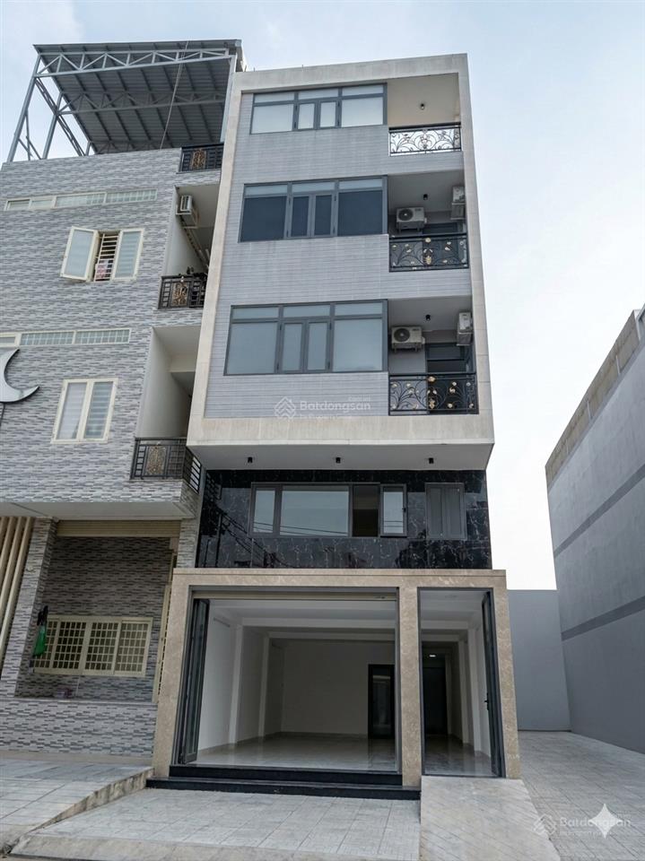 Chdv siêu ngon, không có căn thứ 2, ngay chợ thủ đức, dòng tiền 150tr/tháng. đường 10m có vỉa hè.