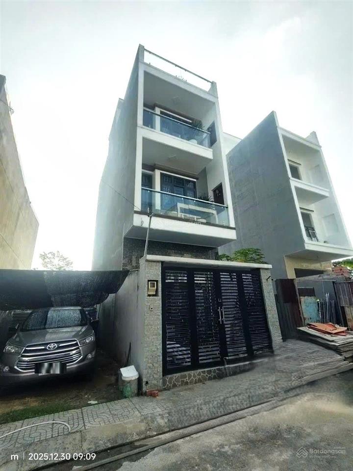 Căn nhà siêu đẹp, đường số 8, p.linh xuân. hẻm xe hơi 5m, nhà 1 trệt 2 lầu + tum có 4pn & 3wc
