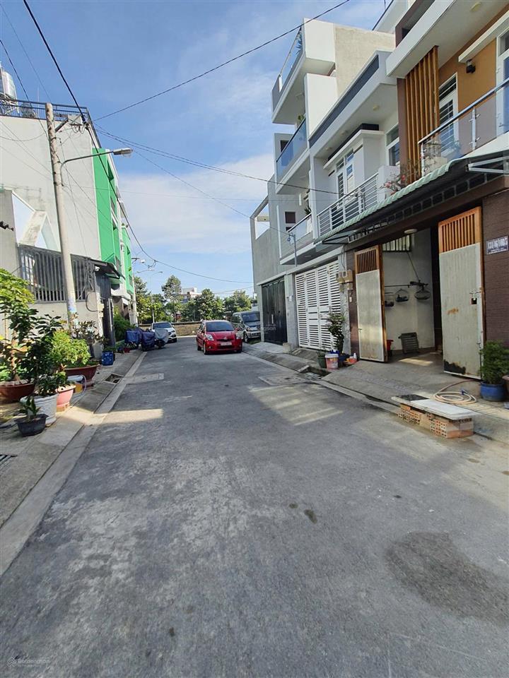 Căn nhà siêu đẹp, đường số 8, p.linh xuân. hẻm xe hơi 5m, nhà 1 trệt 2 lầu + tum có 4pn & 3wc
