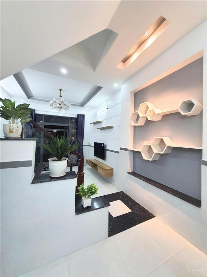 Căn nhà siêu đẹp, đường số 8, p.linh xuân. hẻm xe hơi 5m, nhà 1 trệt 2 lầu + tum có 4pn & 3wc