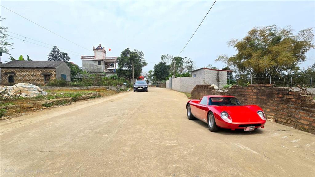 Mềm nhất linh sơn  hòa lạc, trục làng dt 300m2, mt 10m, giá hơn 30tr/m2