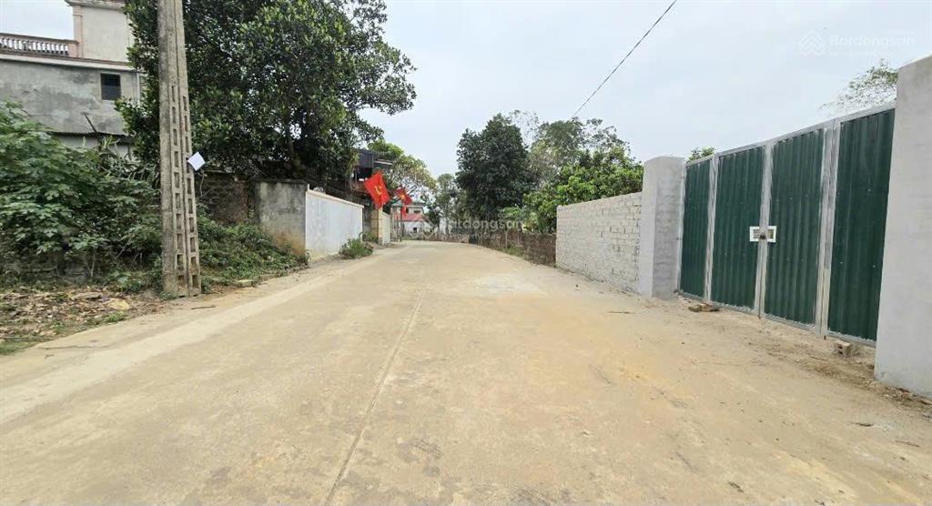 Mềm nhất linh sơn  hòa lạc, trục làng dt 300m2, mt 10m, giá hơn 30tr/m2