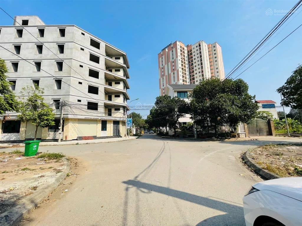 Lô góc 80m2 tại tái định cư bắc phú cát, hòa lạc, siêu đẹp, chủ nhà cần bán.