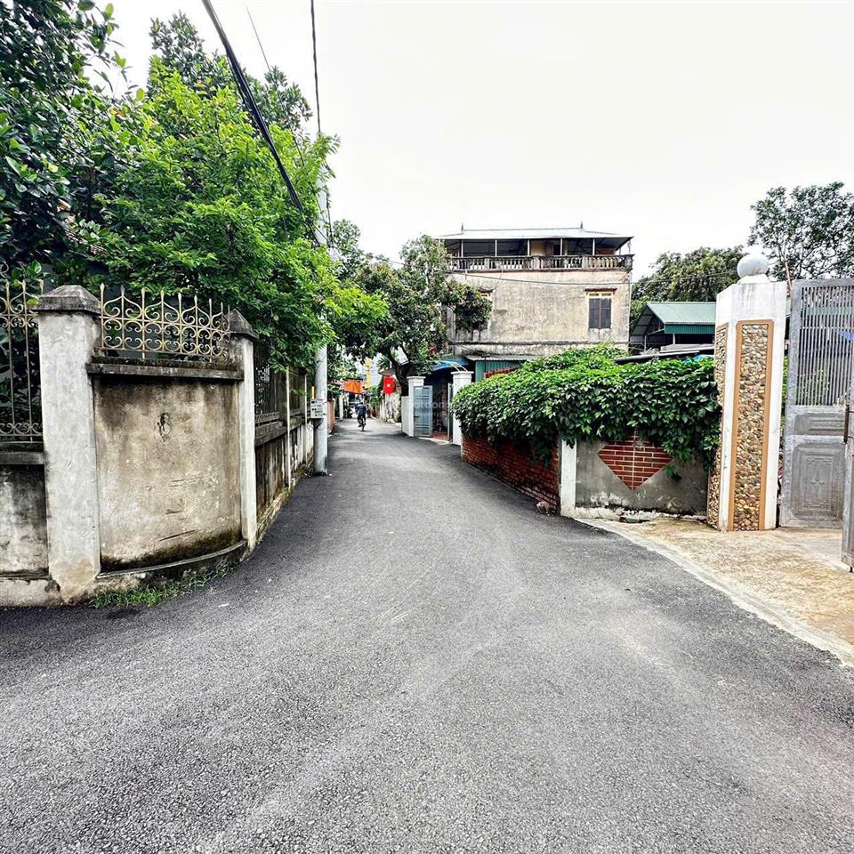 Tài chính 3,x tỷ vô cùng hiếm hàng đất sài sơn. em mời anh chị nghiên cứu lô đất này ạ