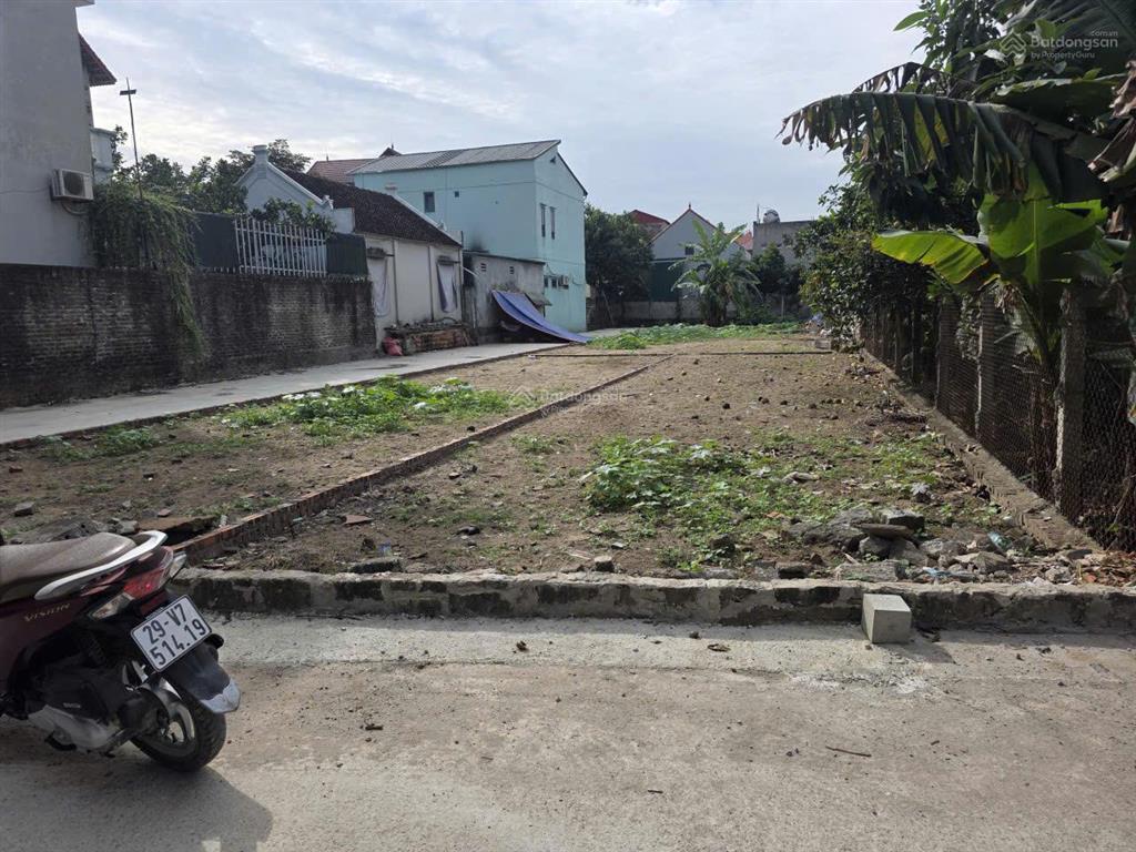 Em còn đường rộng ô tô tránh, trục chính tại sài sơn mà giá chỉ 4x tr/m