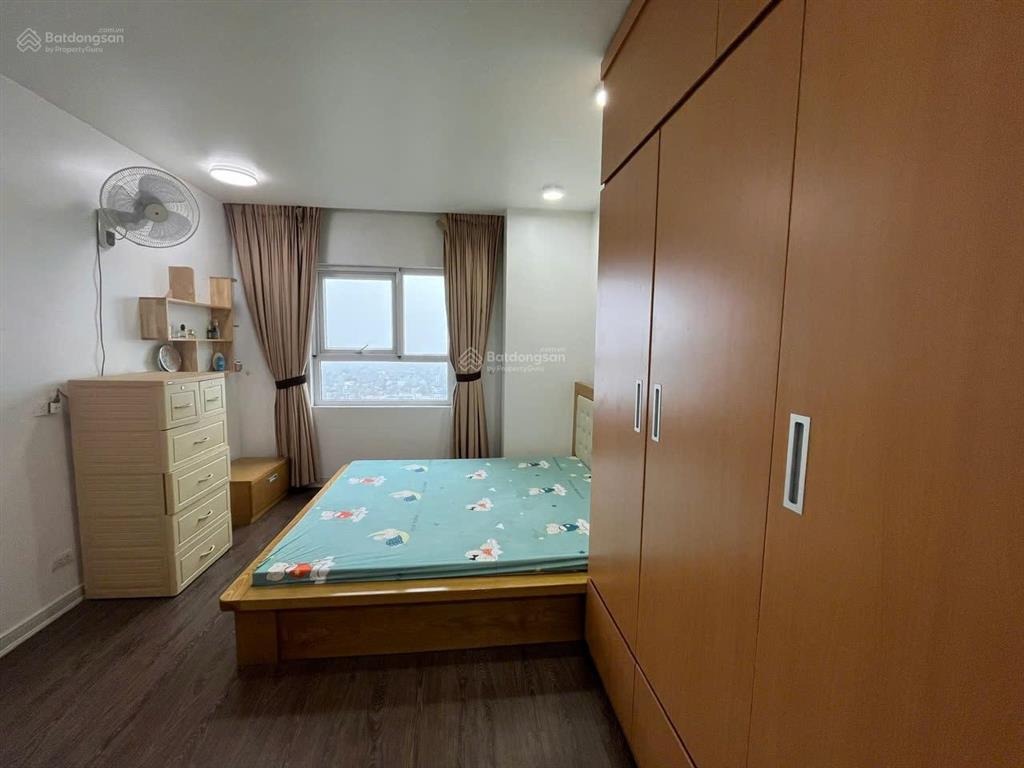 Cho thuê chcc 142m2 4pn đồ cơ bản, nhà sạch đẹp tại golden palace  mễ trì giá 23tr/th 0971 759 ***