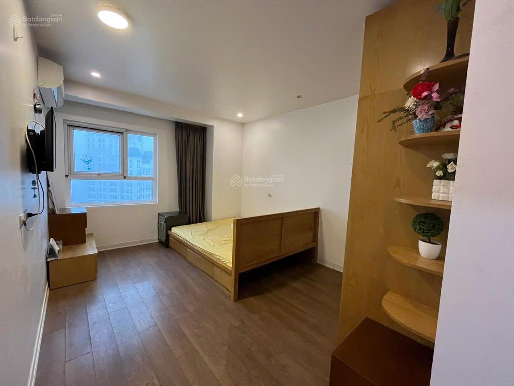 Cho thuê chcc 142m2 4pn đồ cơ bản, nhà sạch đẹp tại golden palace  mễ trì giá 23tr/th 0971 759 ***