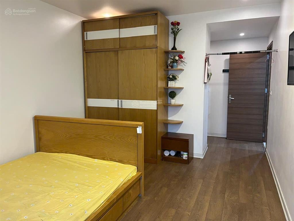 Cho thuê chcc 142m2 4pn đồ cơ bản, nhà sạch đẹp tại golden palace  mễ trì giá 23tr/th 0971 759 ***