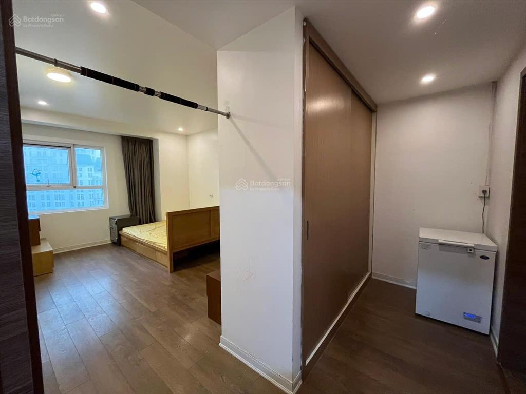 Cho thuê chcc 142m2 4pn đồ cơ bản, nhà sạch đẹp tại golden palace  mễ trì giá 23tr/th 0971 759 ***